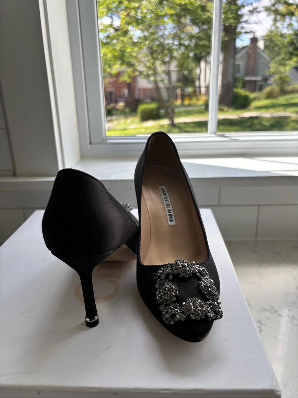 Iconic Black Manolo Blahnik Hangisi Pumps